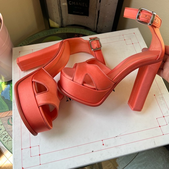 FINAL SALE🤍ALEXANDER MCQUEEN apricot satin heeled sandals ❤️ - Picture 5 of 16
